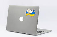 Патриотическая наклейка на ноутбук / планшет "Голубка мира на фоне флага" 12х10 см