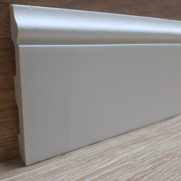 Гнучкий фігурний дизайнерський поліуретановий плінтус під фарбування 12х80, довжина 2,0