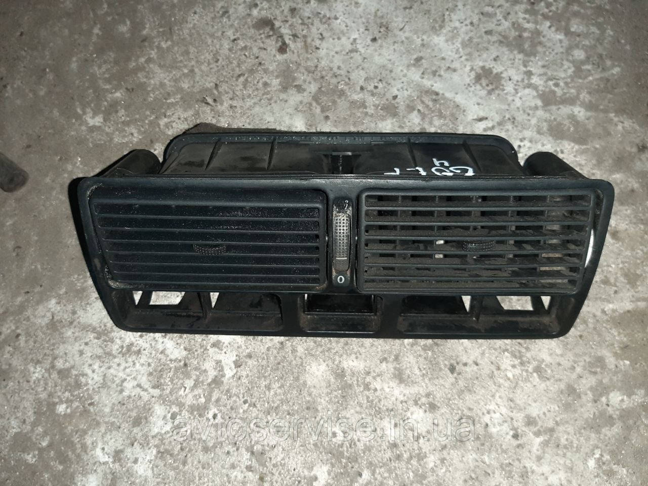 Дефлектор центральний правий Volkswagen Golf IV, фото 1