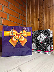 Подарунковий пакет в асортименті. Подарункове паковання