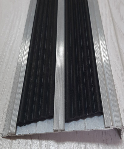 Широкий антиковзаючий поріг з гумовими вставками, 19 мм х 80 мм без покриття 1 м