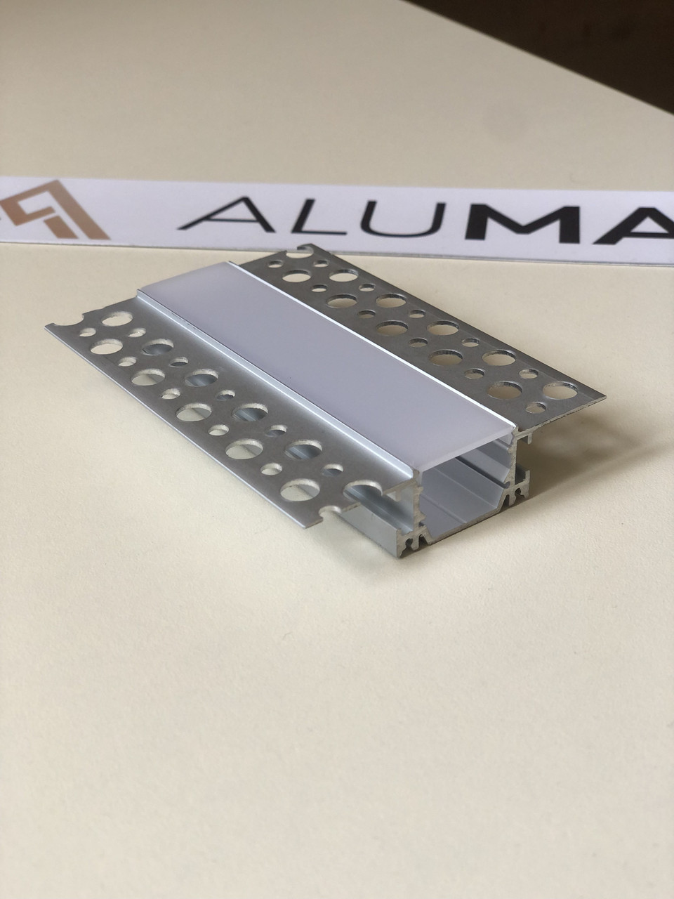 Врізний профіль для гіпсокартону з LED каналом 73x33x18,5