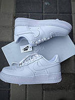 Унисекс обувь Найк. Стильные кроссовки для девушек и парней Nike. Кроссы унисекс Найк белого цвета.