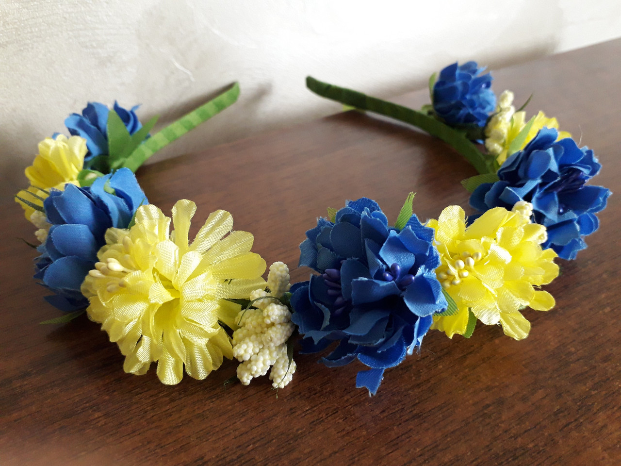 Віночок на голову з квітів жовто-блакитний