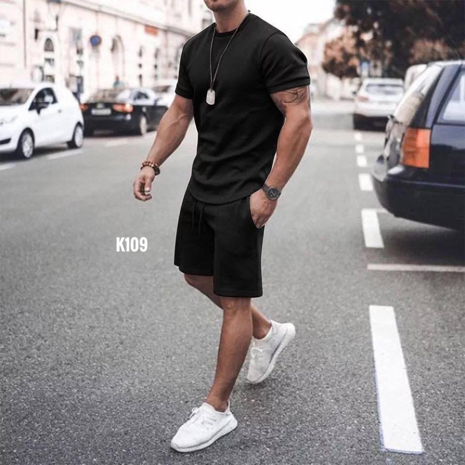 Спортивний чоловічий костюм
