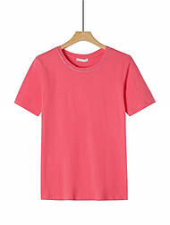 Футболка базова жіноча в рожевому кольорі зі стразами на комірі