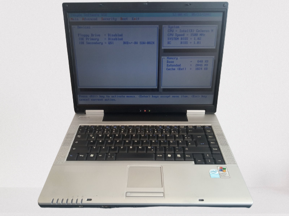 Ноутбук Schneider 8050Q Celeron M370/RAM 2 Gb/Без HDD/Intel Mobile 915 GM/15.4'/black-silver, фото 1