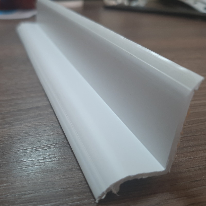 Накладний плінтус для окантовки ванни 20 мм х28 мм Білий 2,50 м, без клейкої основи