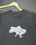 Сіра чоловіча футболка з патріотичними написами та принтом для повсякденного носіння, фото 4