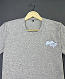 Сіра повсякденна красива футболка чоловіча з принтом для повсякденного носіння, фото 5