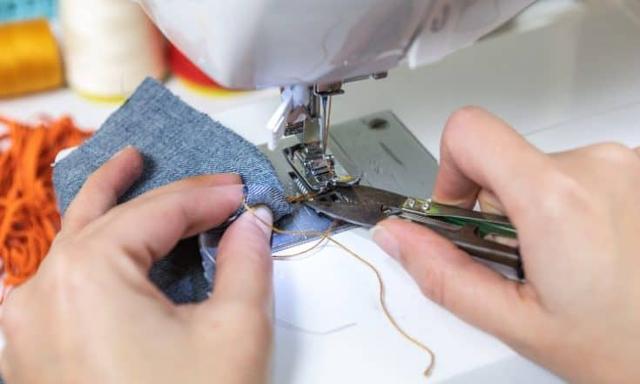 Заклинило швейную машинку Brother