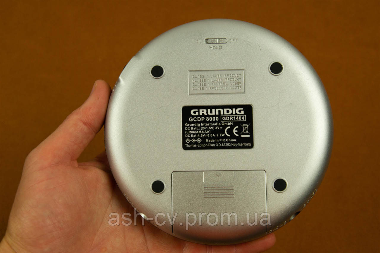 Stock Bureau - GRUNDIG GCDP 8000 triton Lecteur CD / mp3 Portable