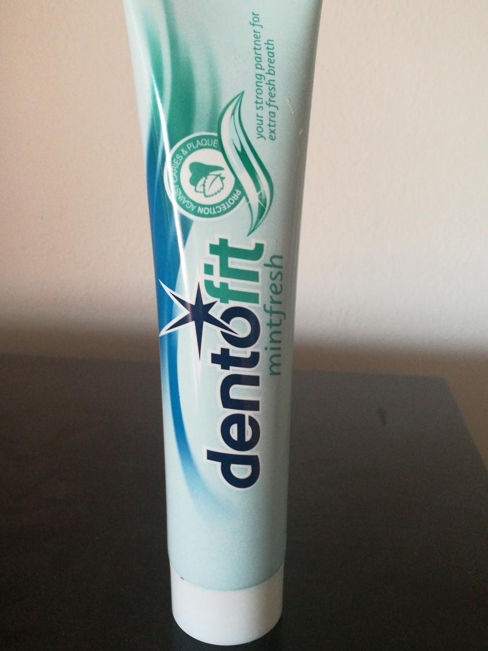 Зубна паста проти чутливості зубів 125 ml Dentofit mintfresh Німеччина