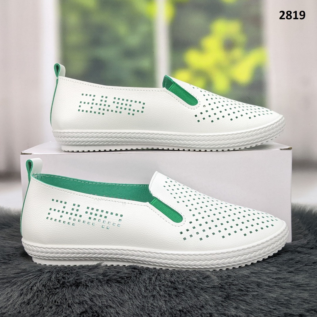 Мокасини жіночі білі з зеленим перфоровані LQD