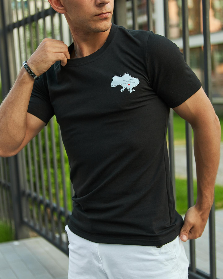 Чорна патріотична футболка для хлопців із принтом з українською символікою, фото 1