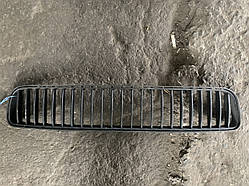 Решітка бампера центральна Skoda Roomster 1.4