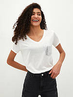 Біла жіноча футболка LC Waiki/ЛС Вайкікі з паєтками на кишені