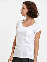 Біла жіноча футболка LC Waikiki/ЛС Вайки з V-подібним вирізом і кишенею на грудях