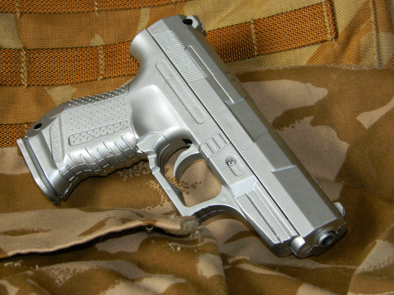 Пістолет Walther P99 на пластикових кульках 6 мм.