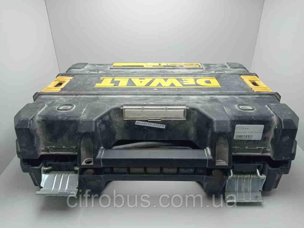 Перфоратор Б/У DeWALT D25033-QS