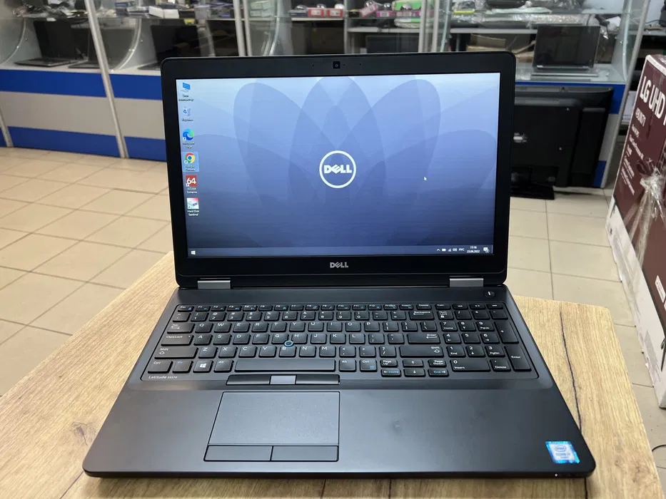 Ноутбук Dell Latitude E5570 15.6 core i7 6820HQ/8Gb/240Gb SSD/Radeon R7 M370, фото 1