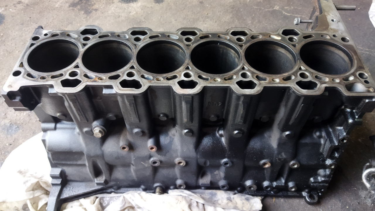 Б/В Блок двигуна M57 3.0 BMW 5 E60 11110411134 під розточку, фото 1