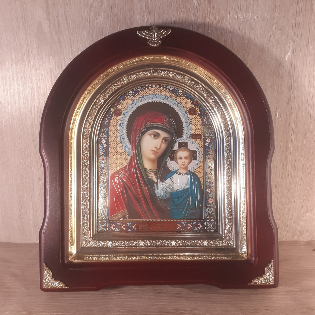 Ікона Пресвята Богородіца Казанська, лік 15х18 см, у темному дерев'яному кіоті, арка