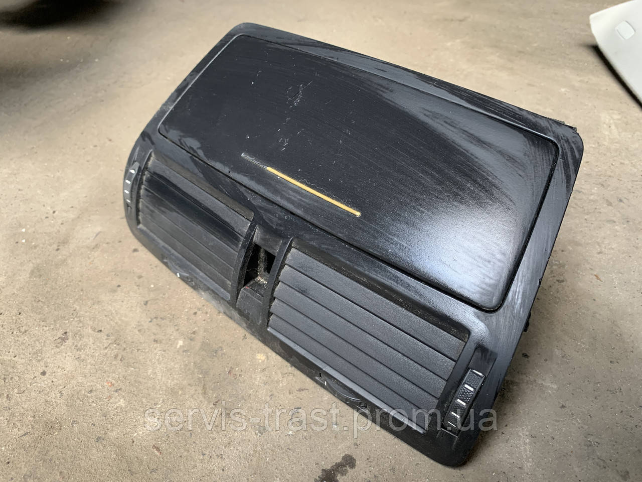 Дефлектор центральний Skoda Octavia A5 1Z0 820 951