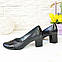 Туфлі жіночі на невисокому стійкому підборі, натуральна шкіра та лак, фото 2