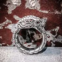 Кольцо скандинавский дракон Уроборос перстень в виде серебряного дракона который сам себя кусает размер 21,5
