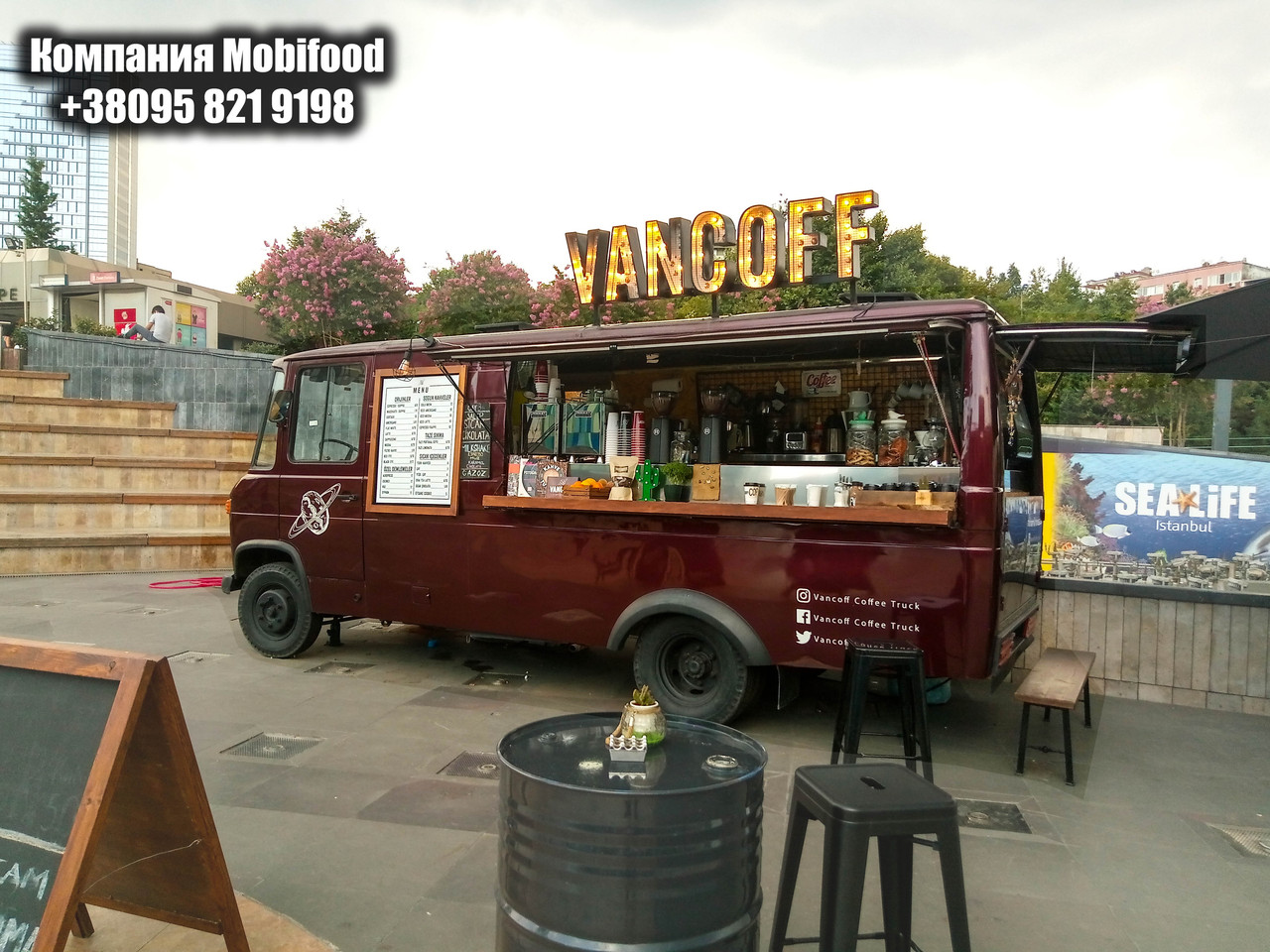 Авто для торгівлі випічкою та кавою. Футтрак. FoodTruck.