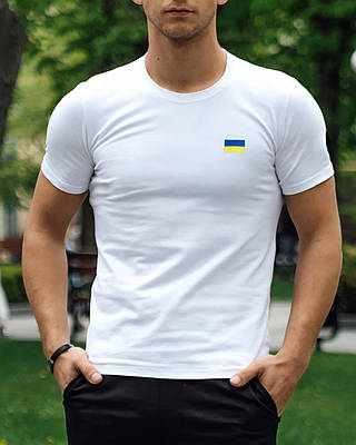 Чоловіча футболка патріотична однотонна з прапором України на грудях біла Розміри: від S до 3XL