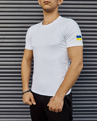 Чоловіча футболка патріотична однотонна з прапором України на плечі біла Розміри: від S до 3XL