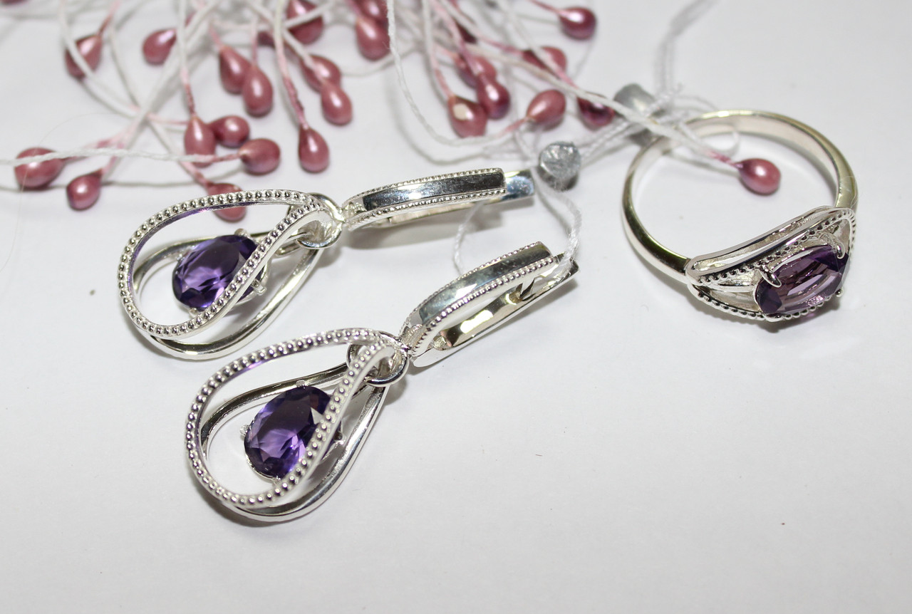 Комплект срібних прикрас сережки та каблучка з фіолетовими фіанітами Аметист