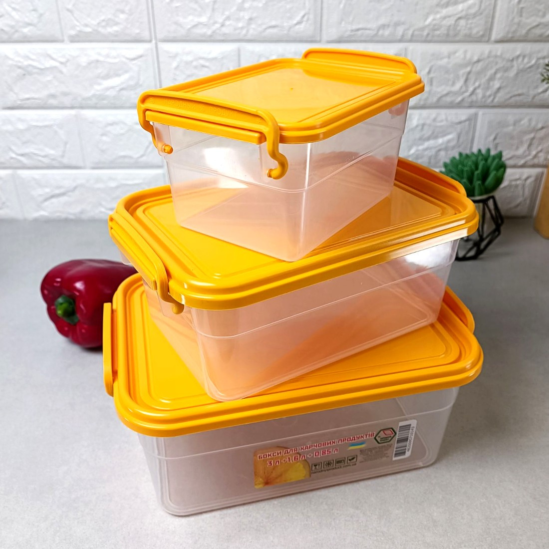 Набір пластикових контейнерів 0,85+1,6+3,0л з ручками засувками