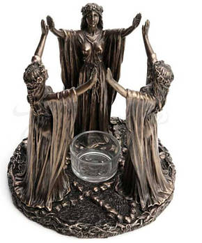 Колективна статуетка Veronese "Женський ритуальний свічник" WU77858A1
