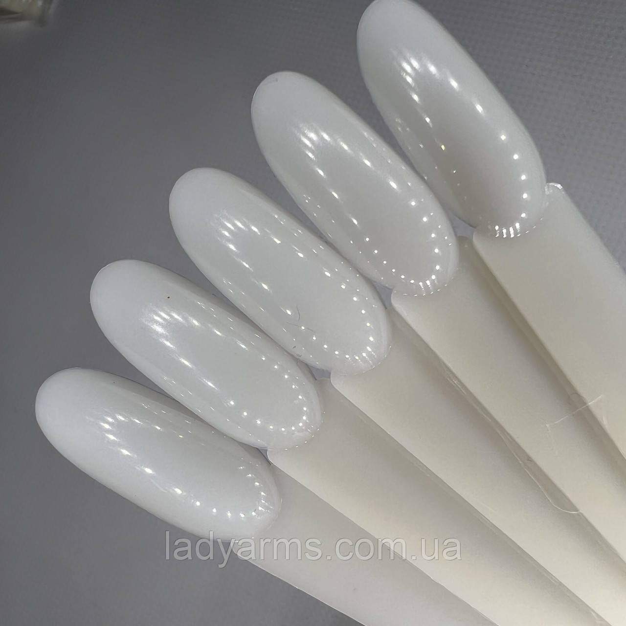 001 ОВАЛ. МОЛОЧНІ тіпси-віяло на кільці Lady Arms