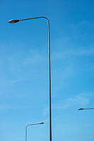 Оцинкованный столб освещения, 6 метров PO-135-F(3) фланец 220х300