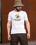 Біла звичайна молодіжна футболка з прапором з українською символікою, фото 4