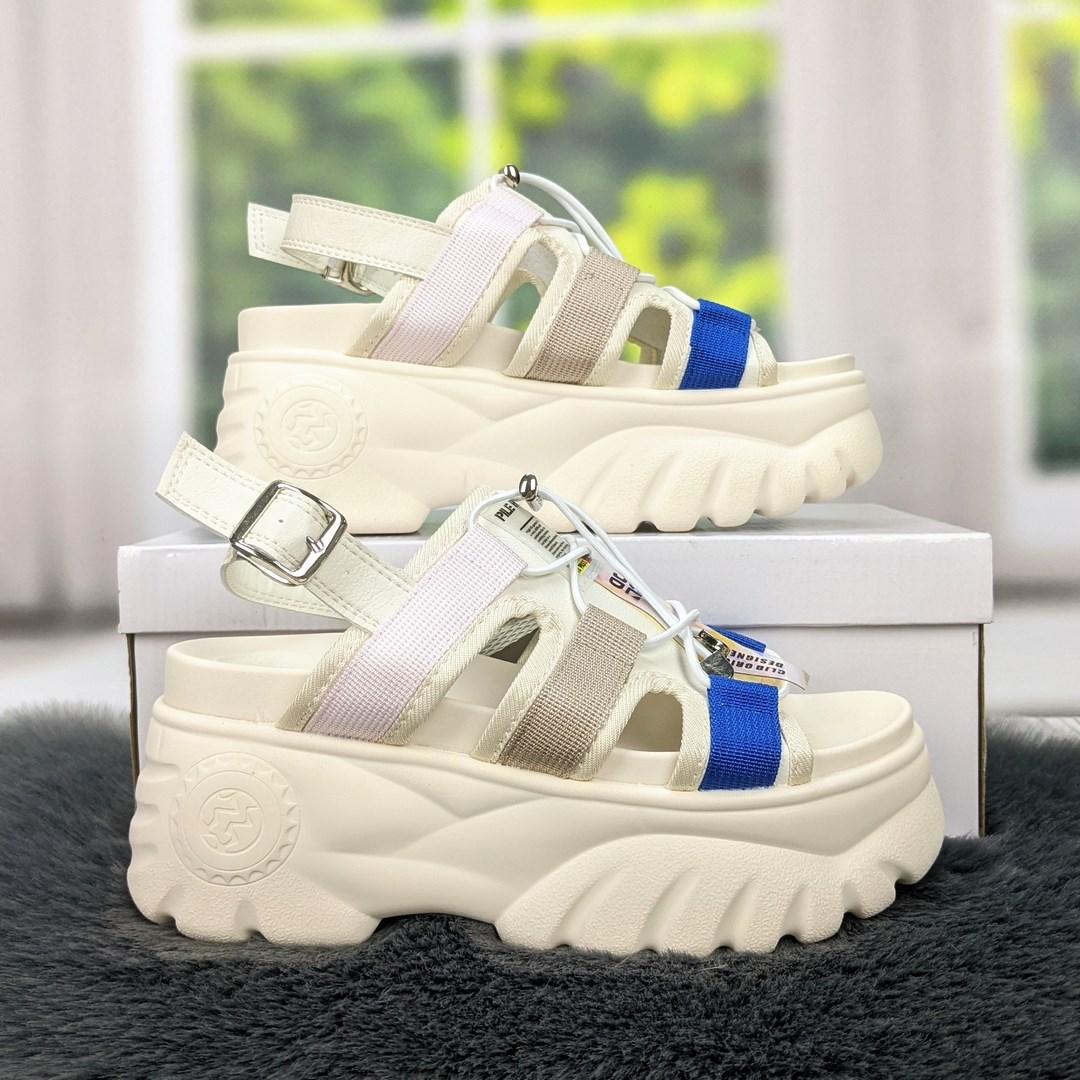 Босоніжки жіночі на платформі спортивного плану молочного кольору, фото 1