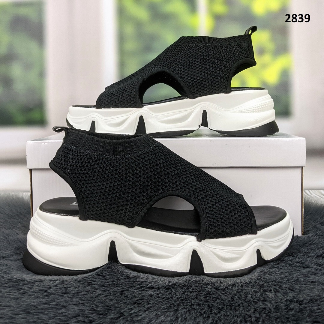 Босоніжки жіночі текстильні чорні на платформі, фото 1