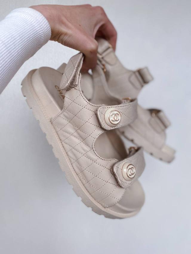 Женские сандалии Chanel Dad Sandals Beige