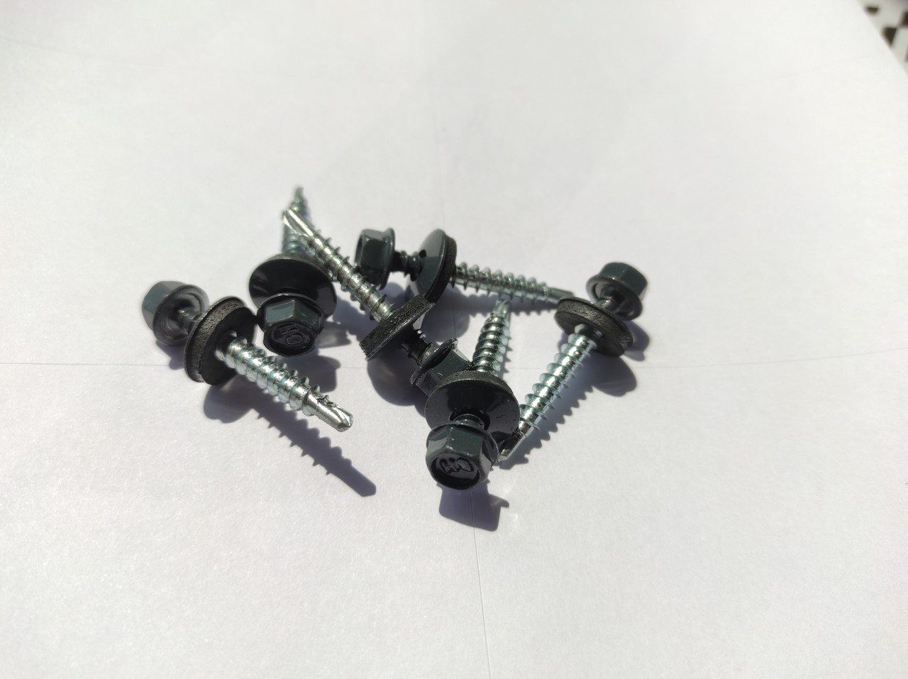 Покрівельний саморіз 4,8x35 mm Ral 7016 графітовий з гумовою шайбою Info-Global Саморізи для металочерепиці