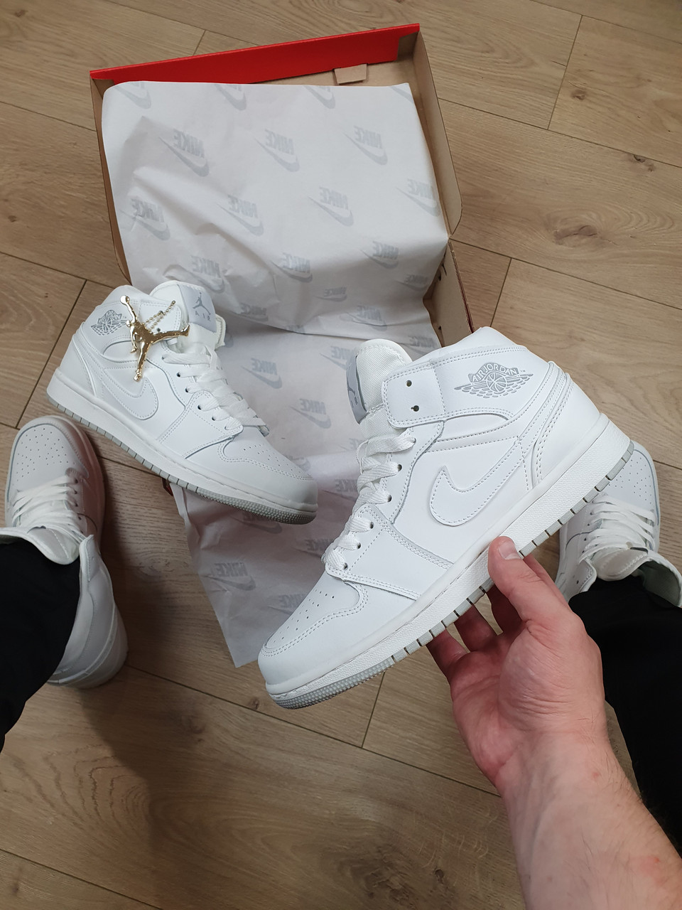 Високі кросівки демісезонні чоловічі білі Nike Air Jordan 1 Retro White. Взуття Найк Аір Джордан Ретро 1