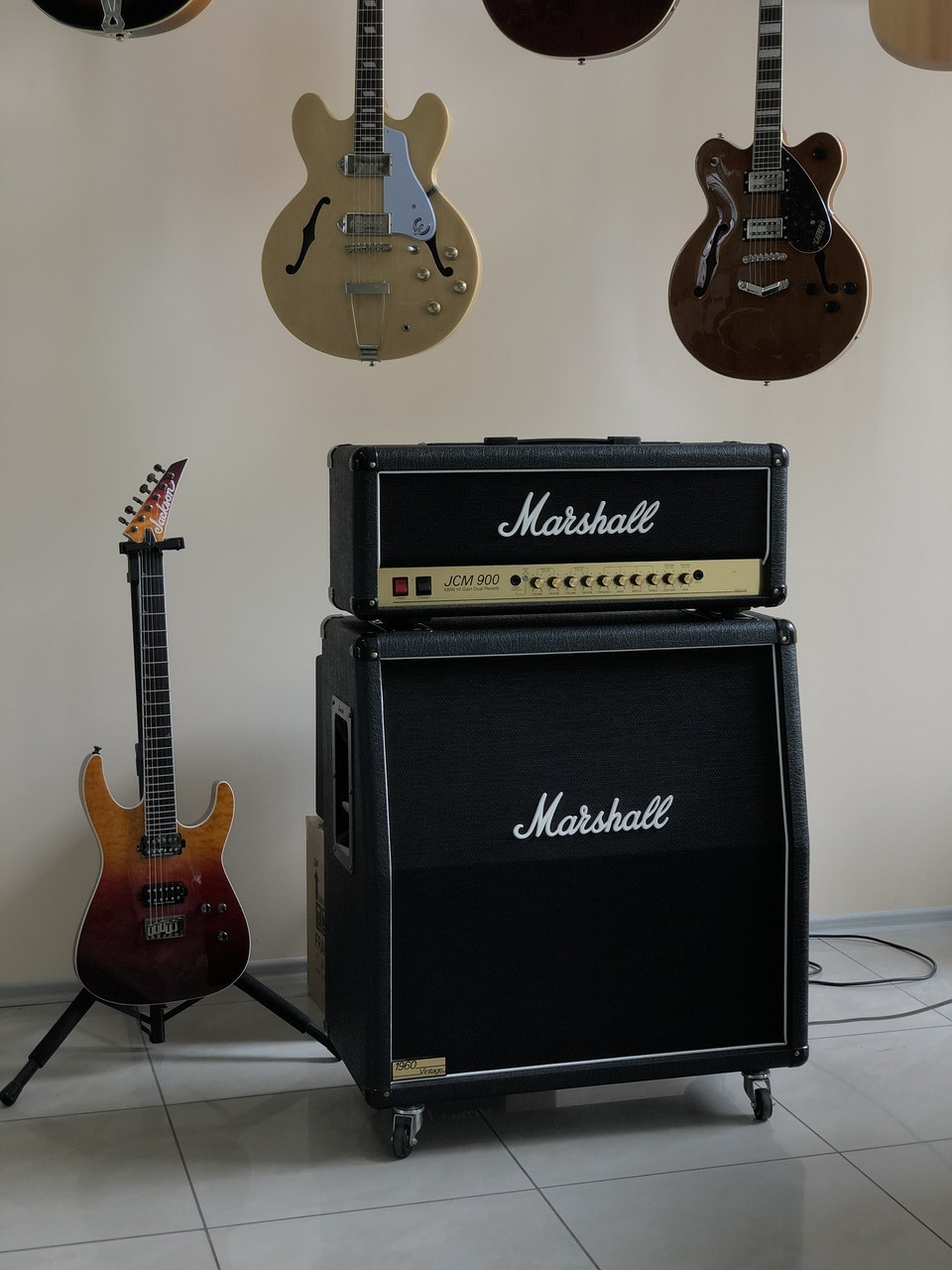 MARSHALL 1960AV Гітарний кабінет