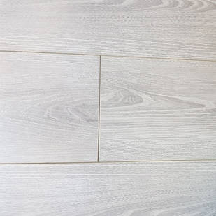 Ламінат Green Step Focus Дуб Бравіс 97302 вологостійкий 33 клас 10мм товщина завужена дошка з фаскою