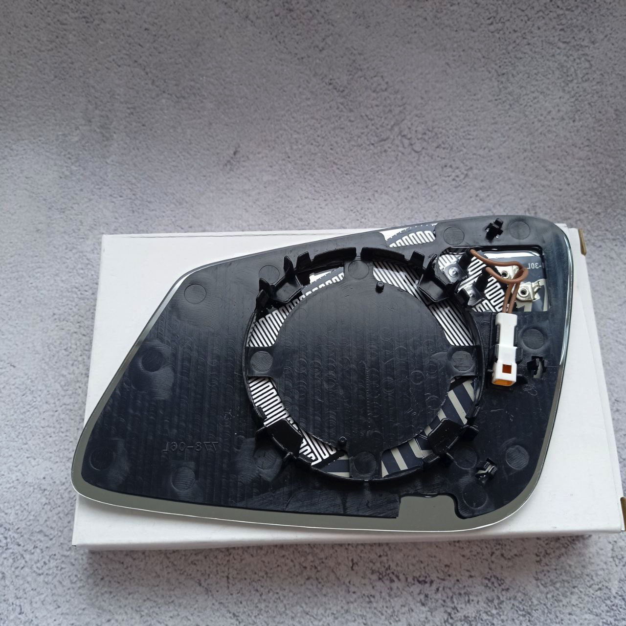 Скло (вкладыш) правого дзеркала BMW 3 F30 / F31 / F34 / F35 (БМВ Ф30 / Ф31 / Ф34 / Ф35)