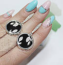 Срібні сережки-підвіски з оніксом і фіанітами Чорний ліс, фото 2