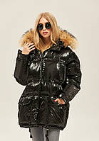 Жіноча куртка-пуховик з глянцевою плащової тканини гиперсайз з хутром єнота чорна  46,48 рр