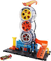 Игровой набор Хот Вилс Трюки на шиномонтаже Hot Wheels City Super Twist Tire Shop HDP02